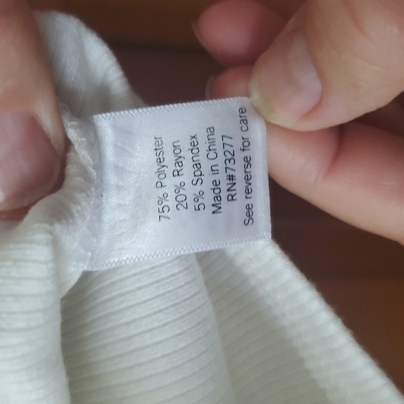 SO Junior's White Ribbed Cropped Button Down Shirt Size Large - Picture 3 of 7